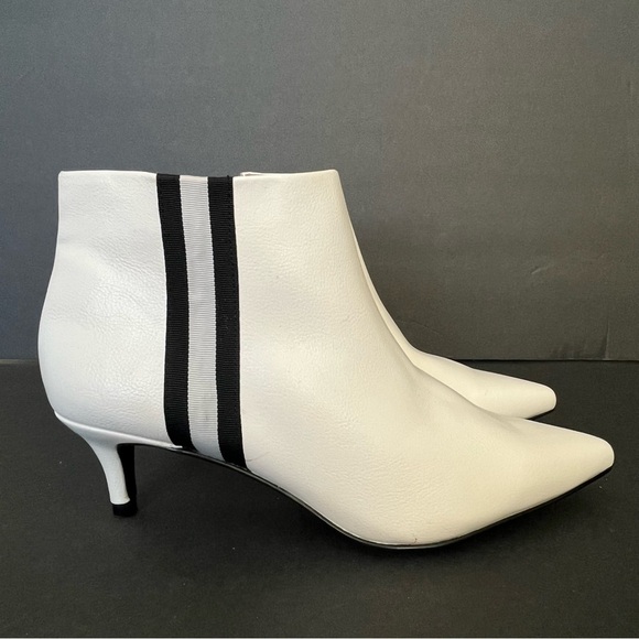 Abound Women’s Kitten Heel Booties Size 5 White Black Grey Stripe Pointed Toe - Picture 1 of 14